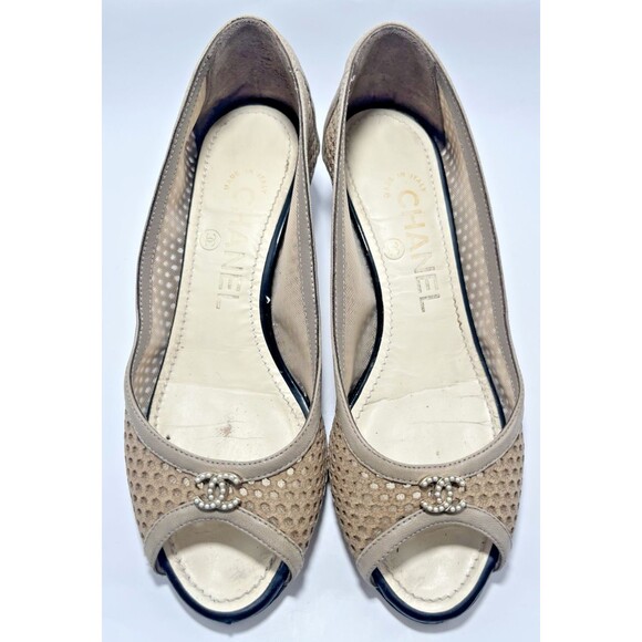 Chanel Kitten Heels Nude Beige Mesh Leather w/ Pearl CC Detail Vintage Sz 35 5 - Picture 1 of 10